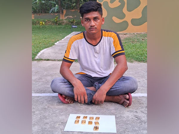 BSF apprehends one Indian national alongwith gold biscuits in Indo-Bangladesh border area