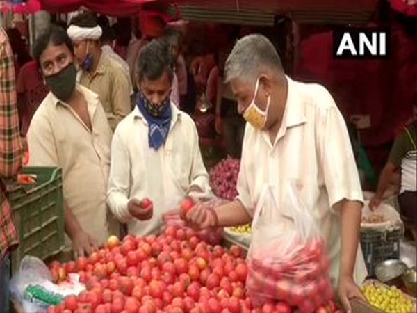COVID-19: Vendors at Delhi market urge customers to wear masks
