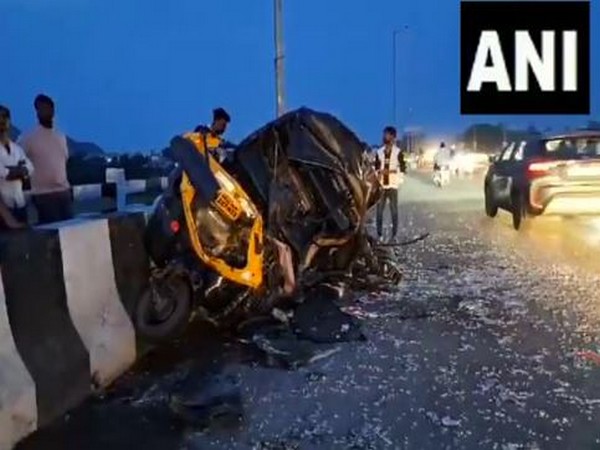 Two Indian Army jawans die, 7 injured after speeding private bus collides with an auto-rickshaw