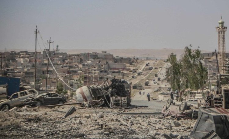 Iraqis choose refugee camps over ruined homes