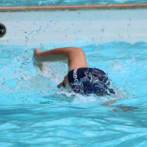Swimming-Australia's Winnington cruises to 400m freestyle gold