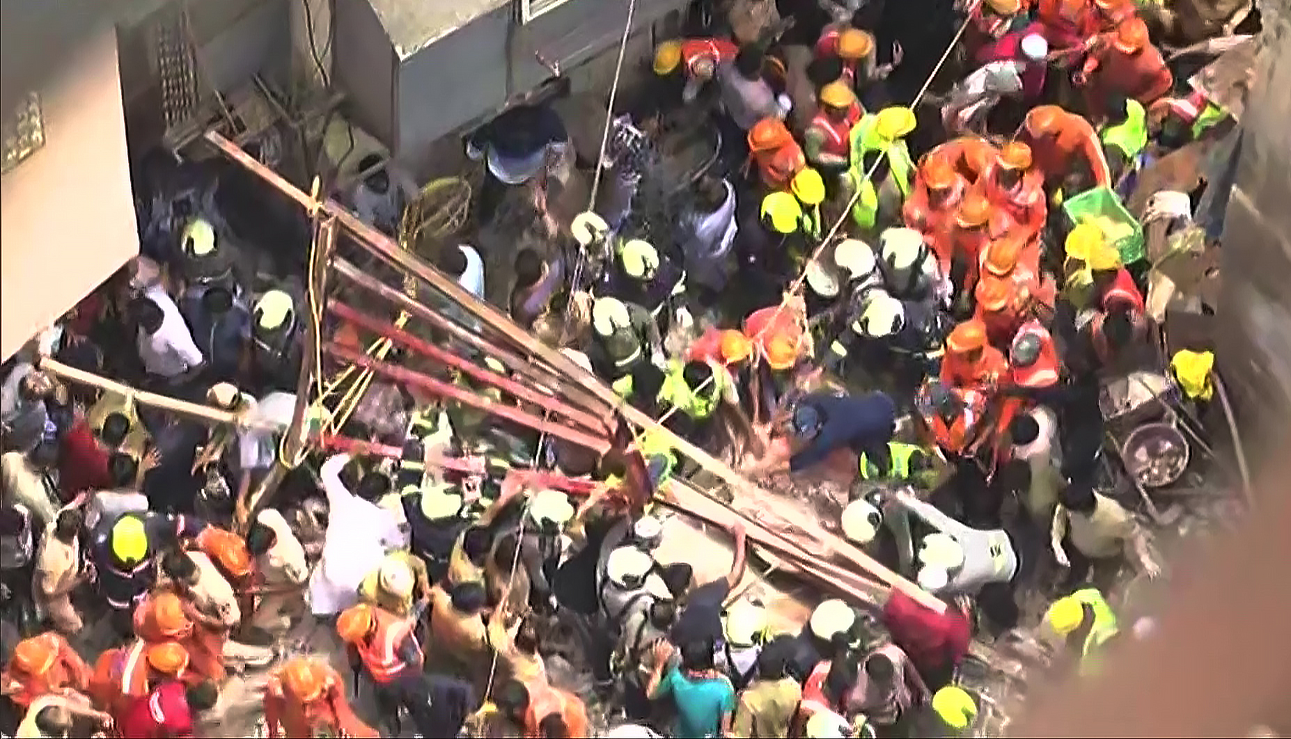 14 rescued after Mumbai building collapse