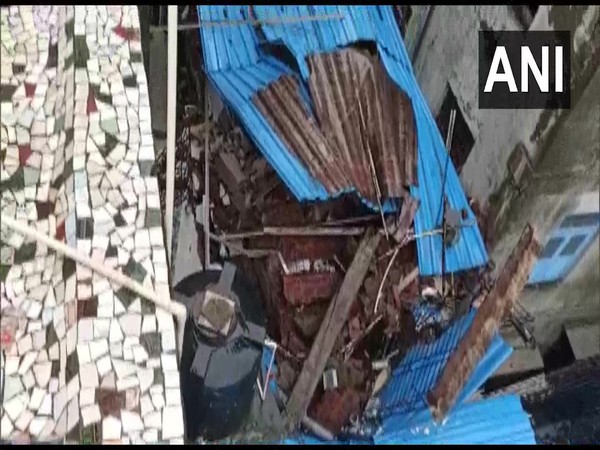 4 dead in two building collapse incidents as rains lash Mumbai