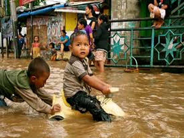 Indonesia flash floods death toll reaches 21