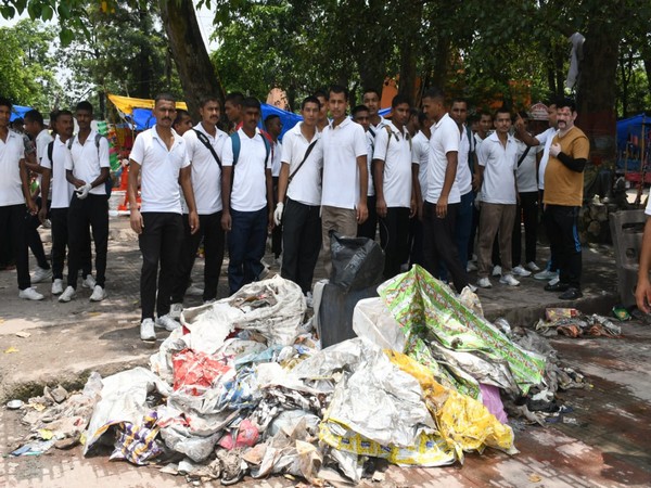 Haridwar Police launch cleanliness campaign in Vishnu Ghat to clean garbage left behind by Kanwar Yatris 