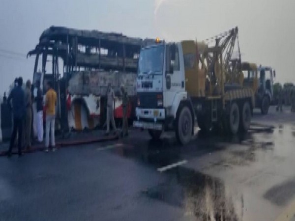 One killed, 3 injured in accident on Lucknow-Agra Expressway 