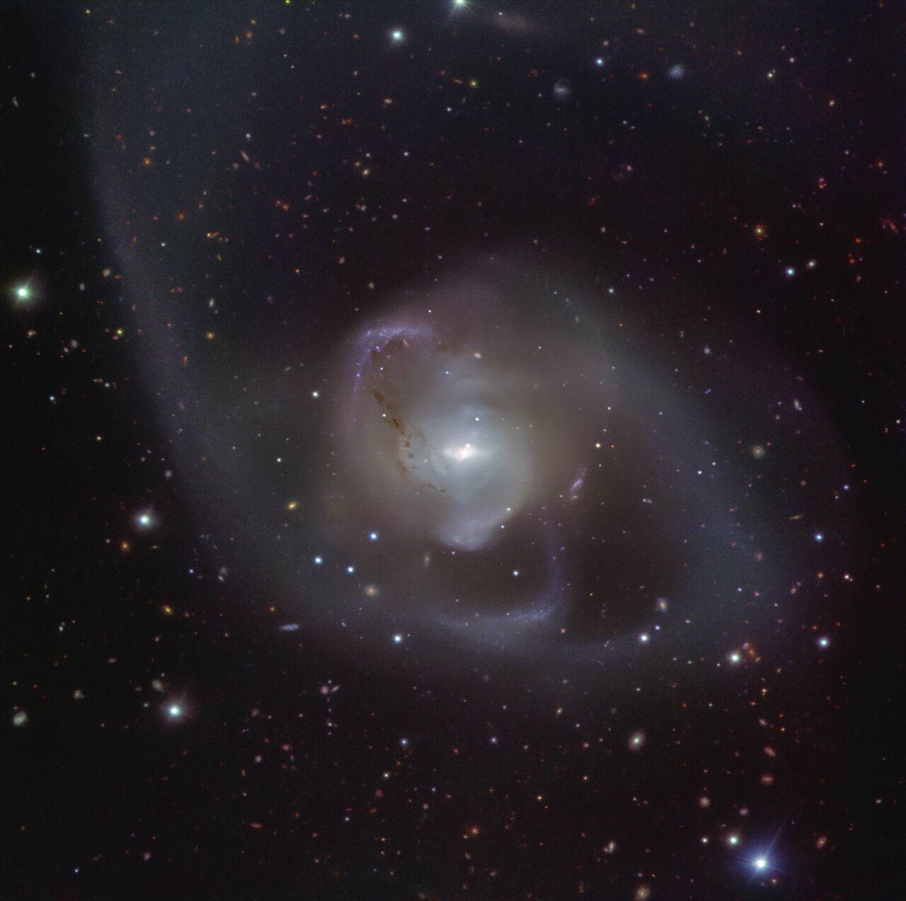 ESO’s Very Large Telescope captures spectacular cosmic dance