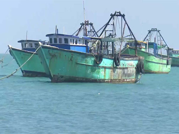 Chinese Fishing Boats Defy Ban, Encroach on Japanese Waters