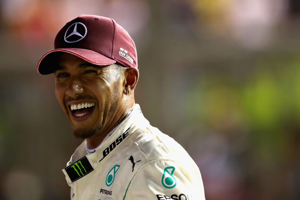 UPDATE 1-Motor racing-Hamilton on pole in Austin, Vettel starts fifth