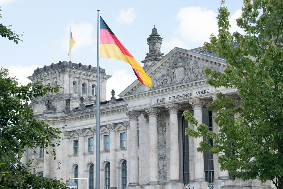 UPDATE 2-German CSU leader Seehofer wants Merkel coalition to work