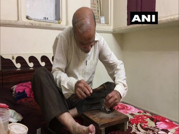 Gwalior: 70-year-old man carves 'Namokar Mantra' on electric bulbs