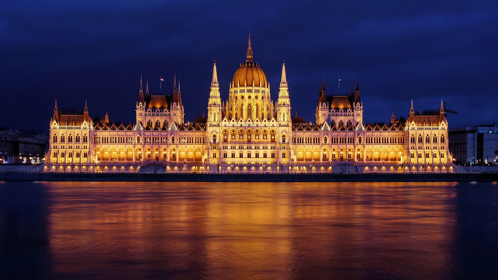 UPDATE 3-Hungary scraps state support for home savings bank deposits