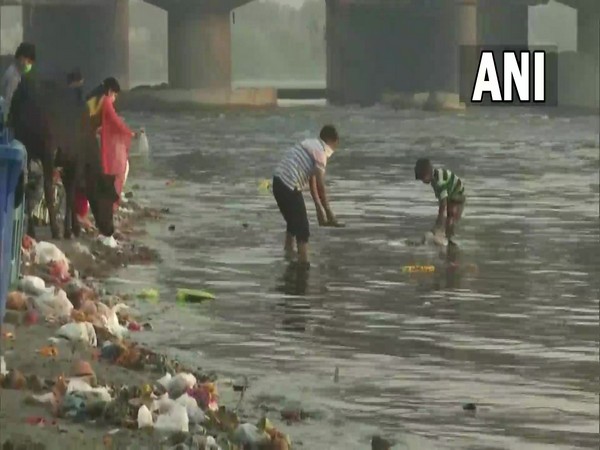 Durga Puja: After immersion of idols, Yamuna in Delhi littered with waste