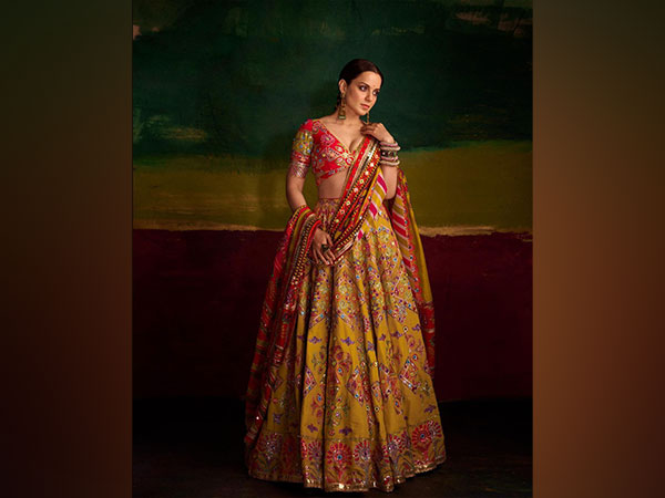 Kangana Ranaut celebrates Navratri in Ahmedabad, dons a vibrant lehenga 