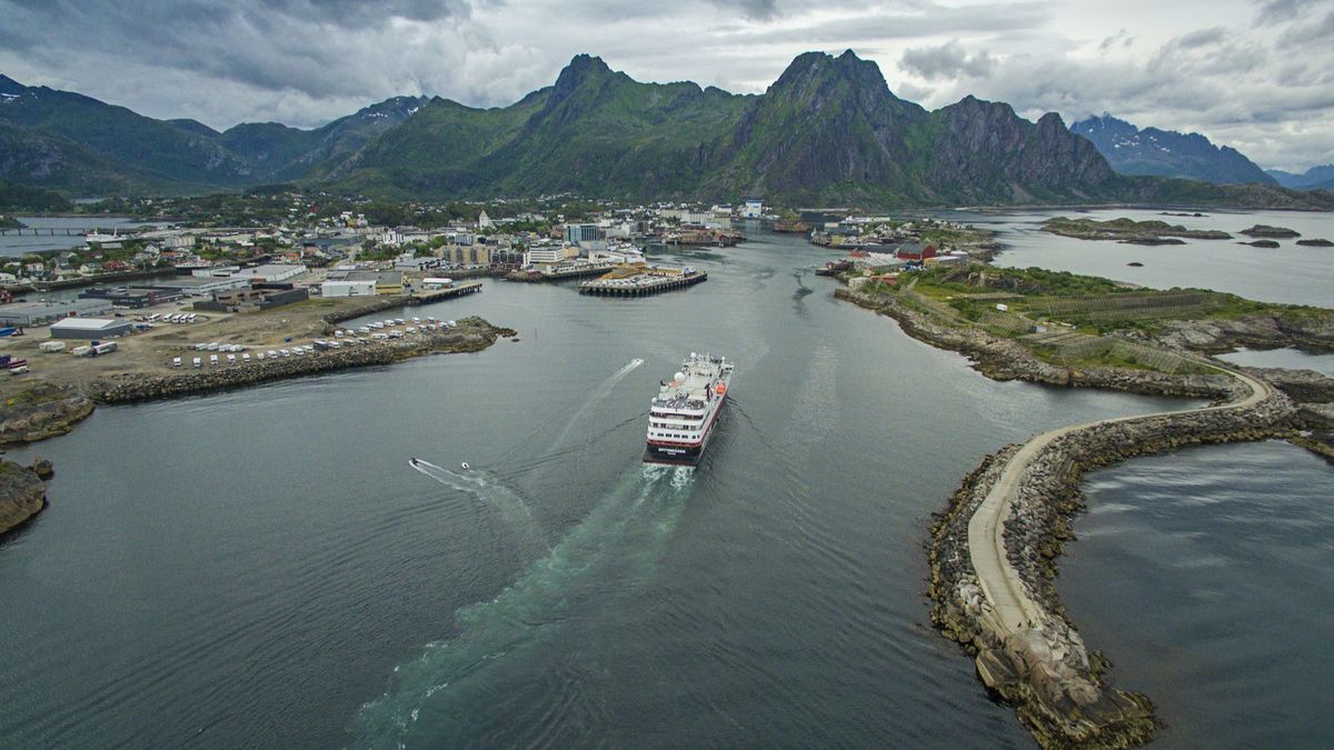 Hurtigruten cruise turn to environment-friendly source to power ships