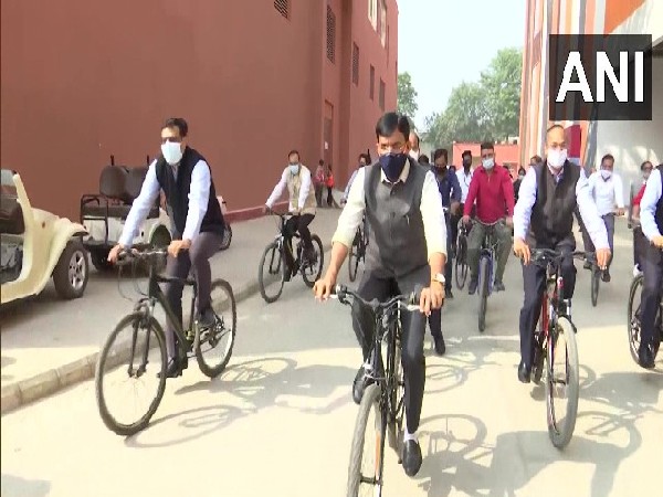 Mandaviya cycles to Pragati Maidan to inaugurate Health Pavilion at India International Trade Fair