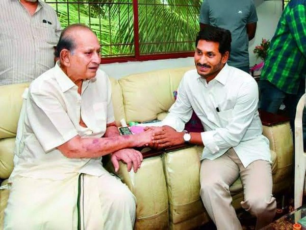 CM Jagan visits Hyderabad, pays tribute to late actor Ghattamaneni Krishna