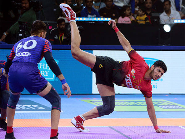 Ashu Malik Leads Dabang Delhi KC to Victory over Bengaluru Bulls in Thrilling PKL Match