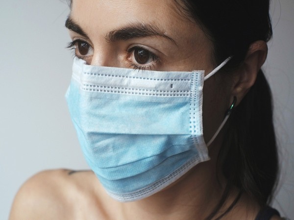UPDATE 4-U.S. CDC urges Americans to wear 'most protective mask you can'