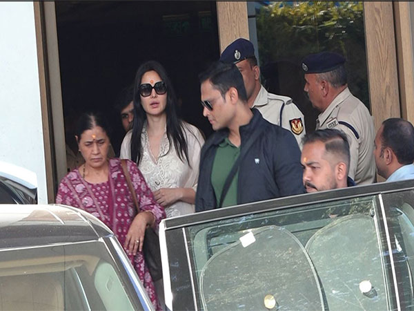 Katrina Kaif Seeks Blessings in Shirdi Amid Anniversary Celebrations