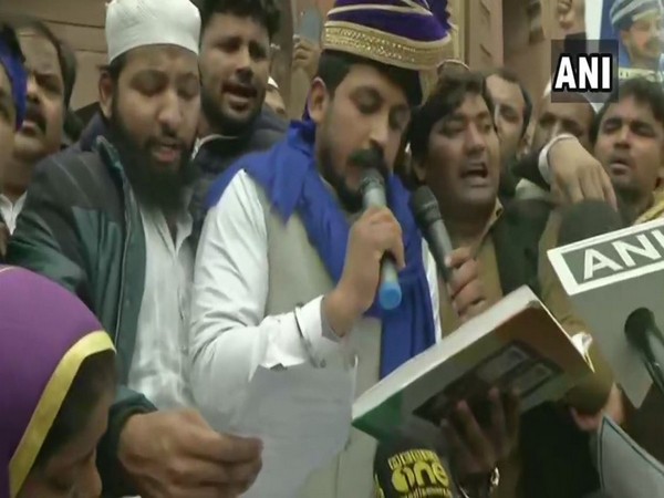 Bhim Army chief Chandrashekhar Azad reads Preamble at Jama Masjid