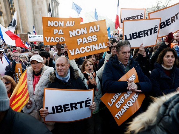 French National Assembly adopts vaccine pass law