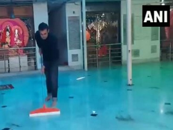 BJP MP Gautam Gambhir cleans Shiv mandir premises in Karol Bagh