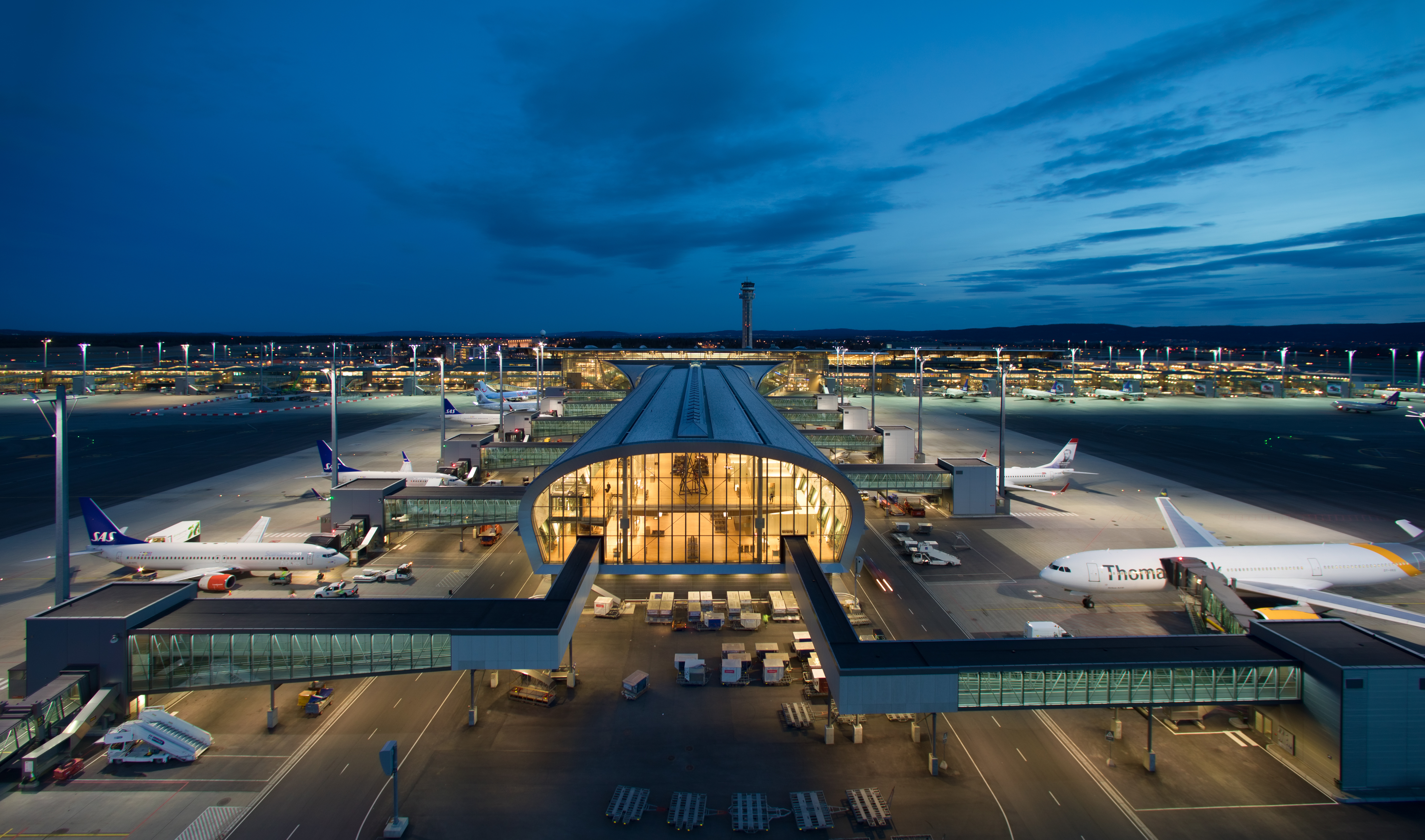 Oslo airport closes due to heavy snowfall