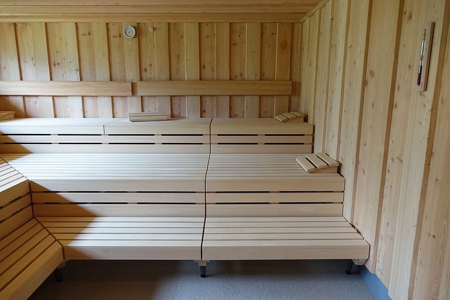 Russians in cold sweat with mobile saunas for rent