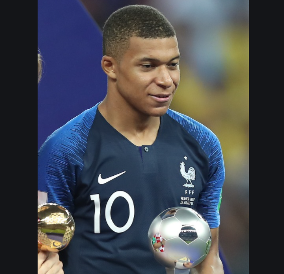 Soccer-Mbappe can't do it all himself, says France coach Deschamps 