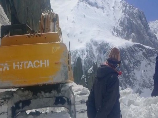 J-K: Snow clearance operation reaches final stage at Zoji La Pass in Kargil, says BRO