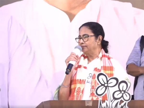 Bengal CM Mamata calls Centre "jumlebaaz govt", says "rioting is their only guarantee"