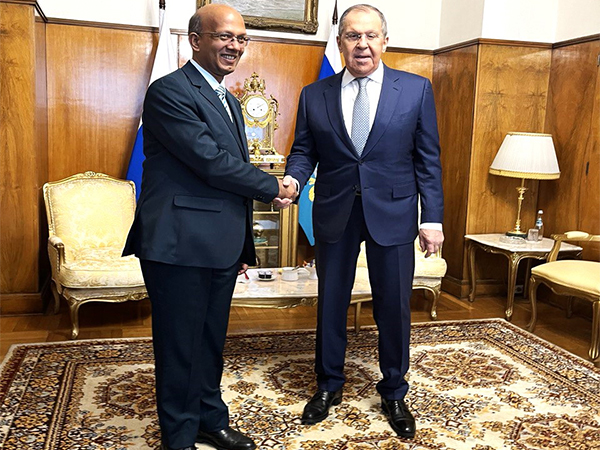 Indian envoy calls on Russian Foreign Minister Lavrov, discusses regional, global issues 