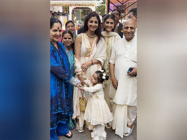 On Ram Navami, Shilpa Shetty with mother Sunanda, daughter Samisha visits Iskcon temple