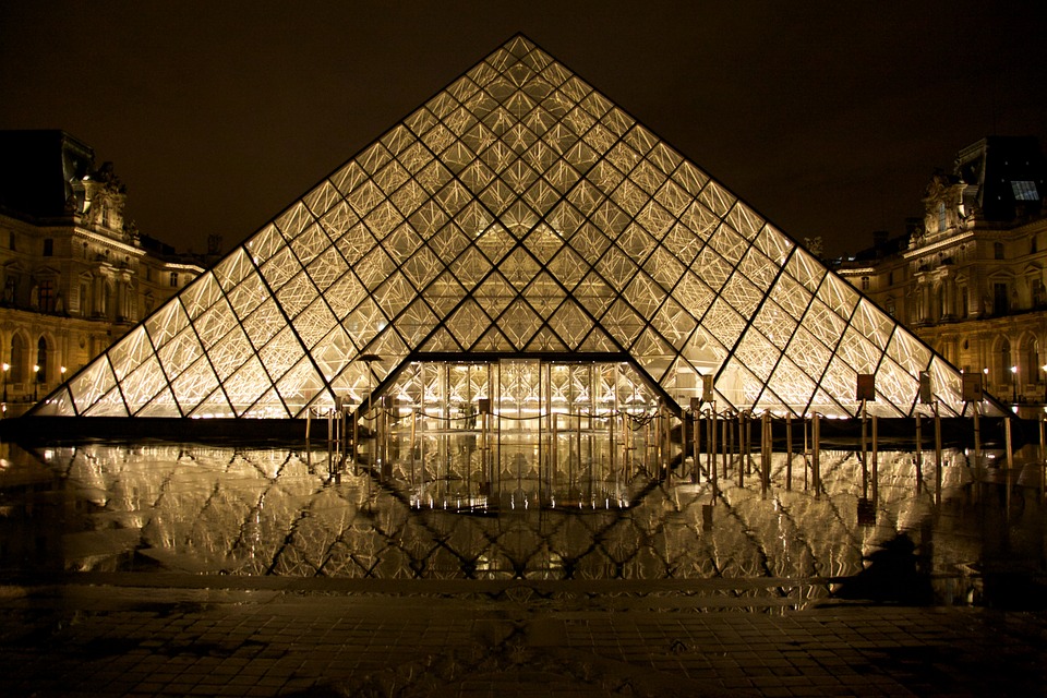 Pei's 'marvellous' glass pyramid embarks architectural achievement since 1989
