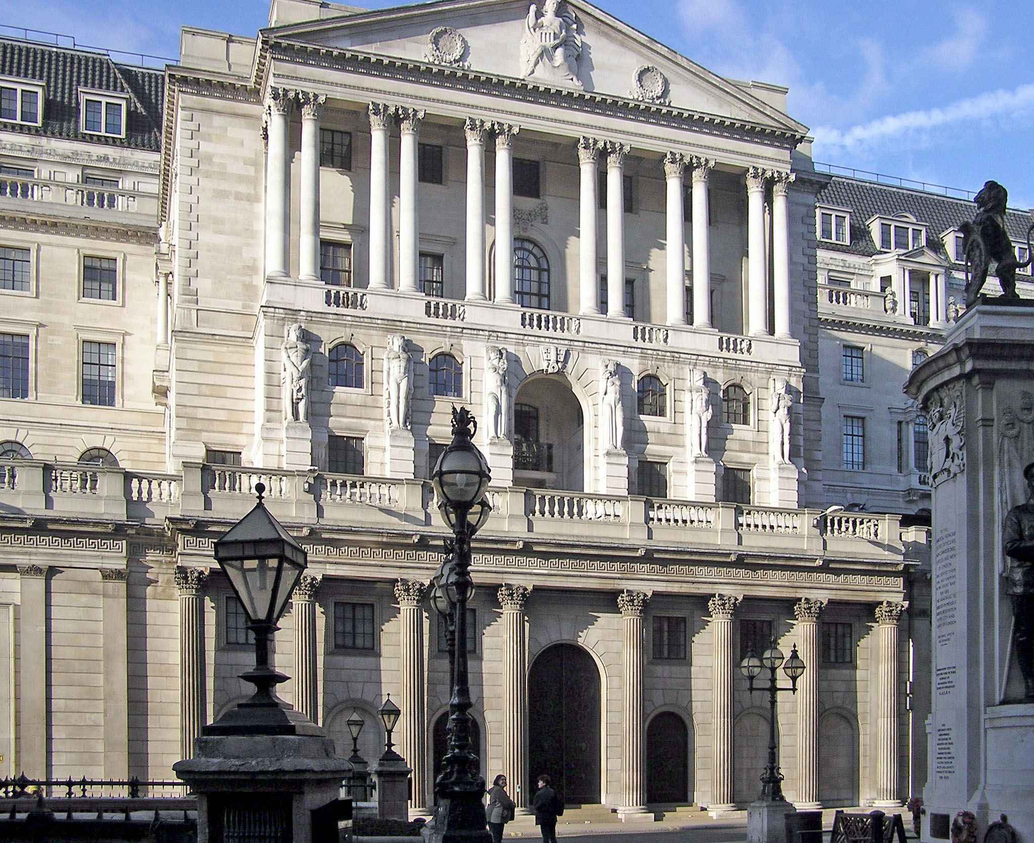 Bank of England holds rate, tweaks UK growth forecasts