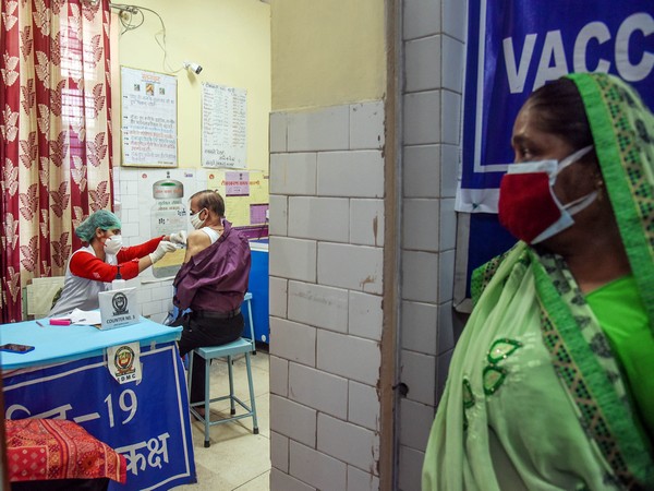 Coronavirus: Tests, cases dip in Delhi; Deaths continue over 300 mark