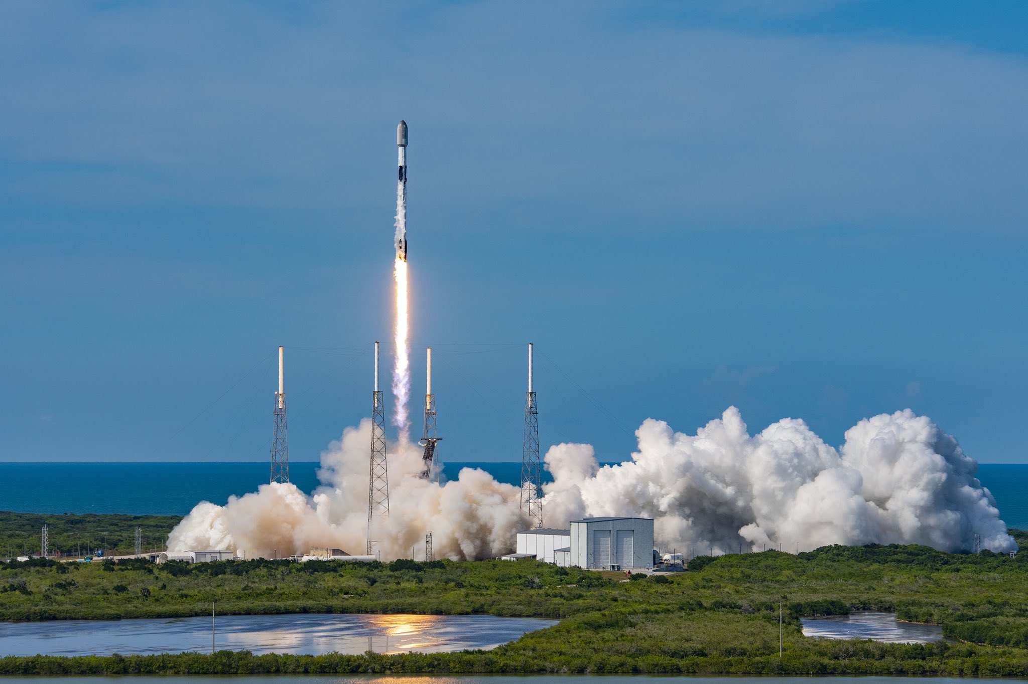SpaceX launches another batch of Starlink internet satellites into orbit