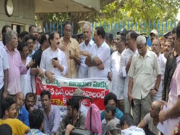 Visakhapatnam Steel Plant workers' unions protest demanding wage revision