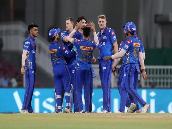 Last four overs cost us, we didn't stick to our plans against Stoinis: MI's Shane Bond