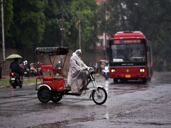 Thunderstorms with moderate intensity rain likely in Delhi-NCR during next 2 hrs