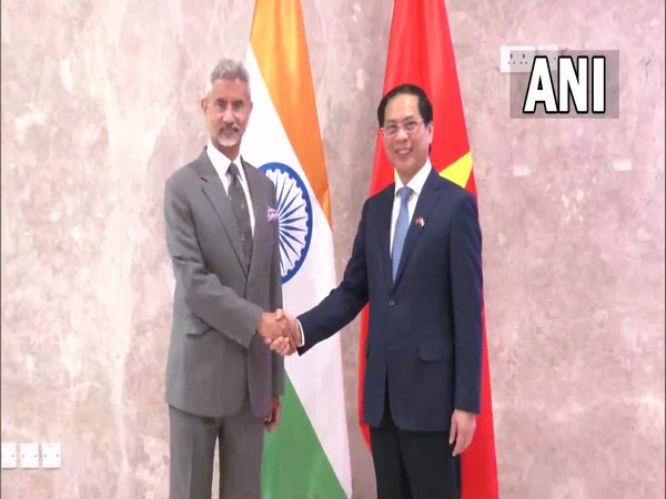 Jaishankar holds bilateral with Vietnamese counterpart, exchange deal in cyber security 