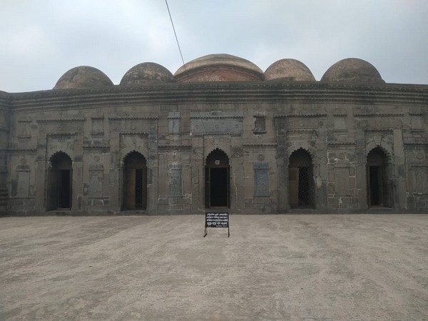 BSF guards Sona Mosque on Indo-Bangla border