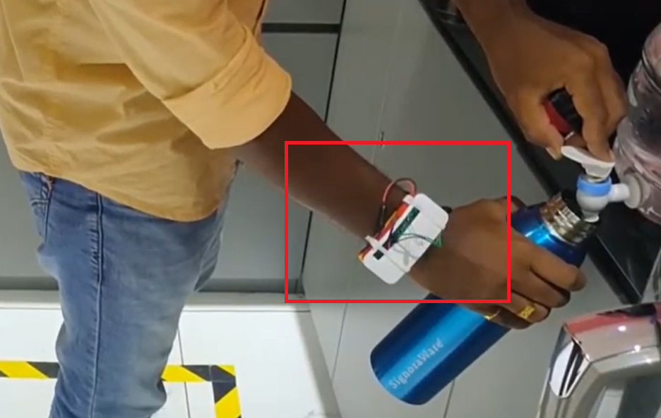 Startup develops 'Veli Band' wearable hand band to ensure social distancing