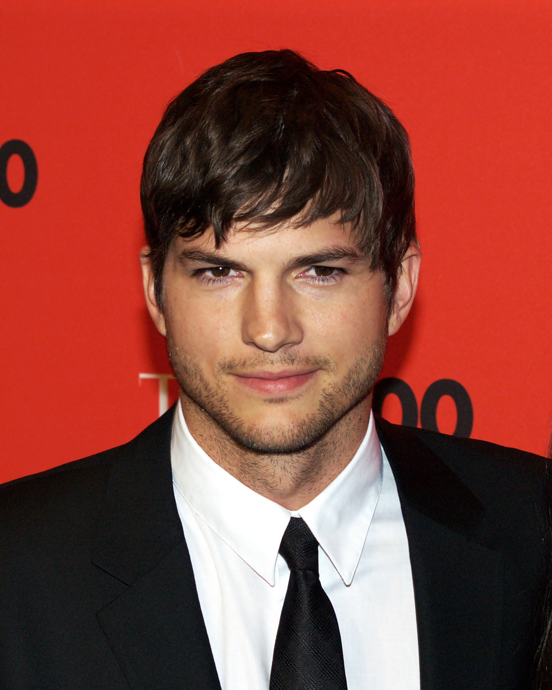 Ashton Kutcher had 'rare form of vasculitis' episode 3 yrs ago, actor says fully recovered now