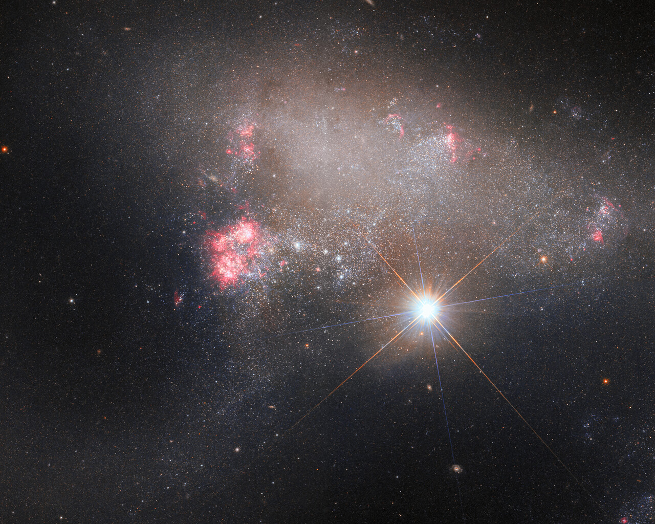 Hubble snaps stellar photobomber, around 25 million light-years away