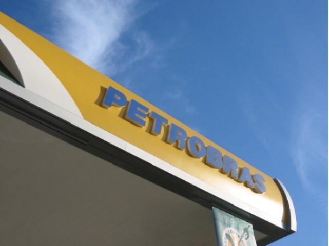 Petrobras shares slump as Brazil's Bolsonaro doubles down on intervention