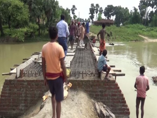 Bihar: Villagers in Gaya district opt for self-help, constructs bridge