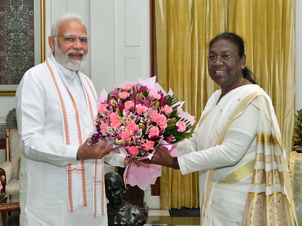 President Murmu extends birthday greetings to PM Modi; wishes for his good health