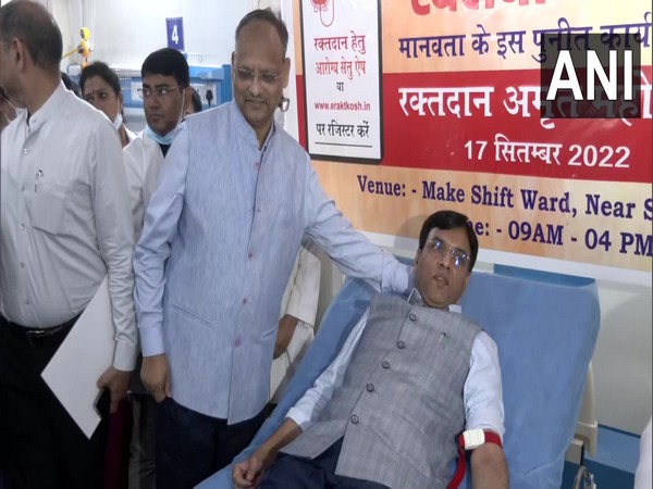 15-day 'Raktdaan Amrit Mahotsav' begins on PM's birthday, Mandaviya donates blood